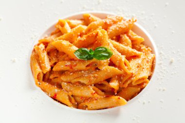 Krem ve biber ile Penne