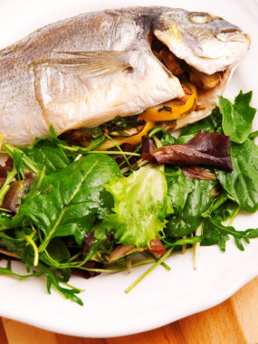 Taze Gilt kafalı çipura ızgara