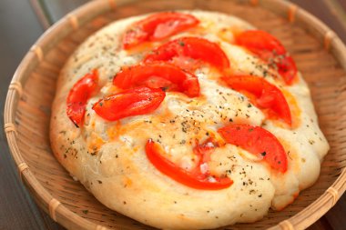 Focaccia domates ve zeytin yağı