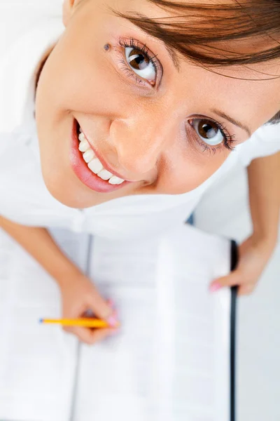 Young woman making notes — Stock Photo, Image