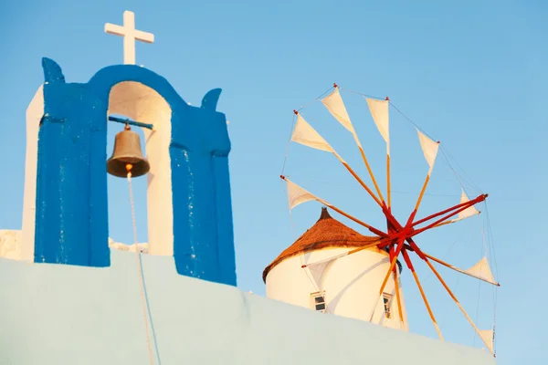 Moinho de vento em Santorini — Fotografia de Stock