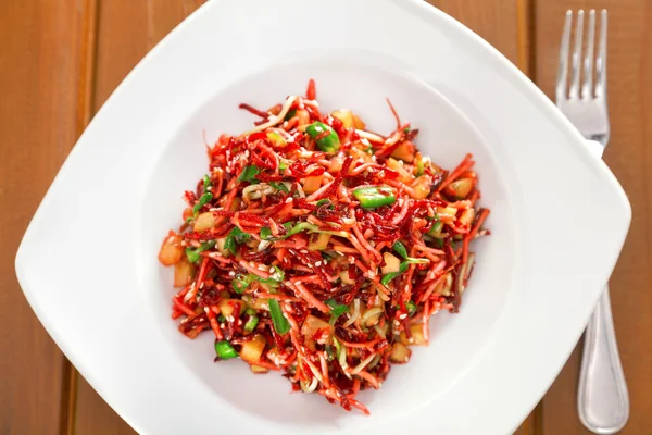 Salada com beterraba e aipo — Fotografia de Stock