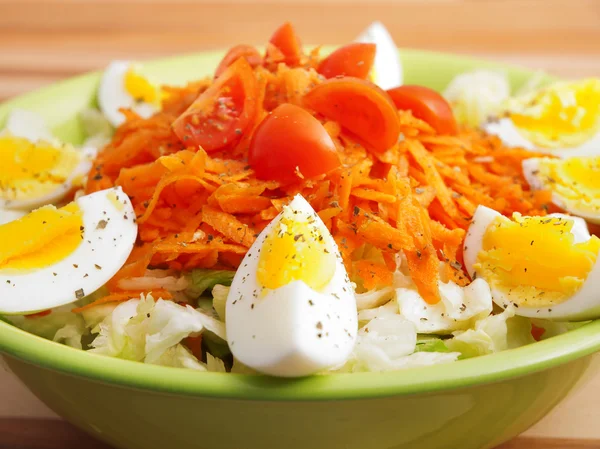 Salada de cenoura com ovos — Fotografia de Stock