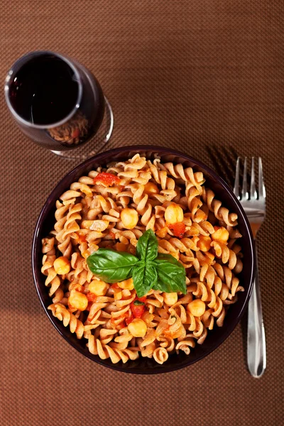 Fusilli Pasta with peas — Stock Photo, Image