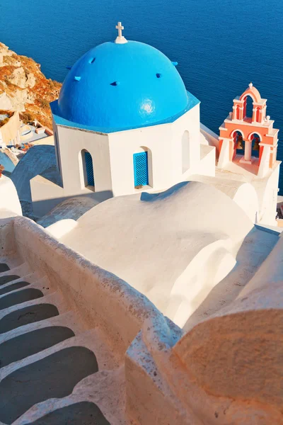 Kostel v oia na ostrově santorini — Stock fotografie