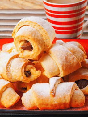 Kahve ile ev yapımı ay çöreği