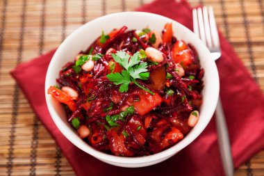 Domates ve kırmızı pancar salatası
