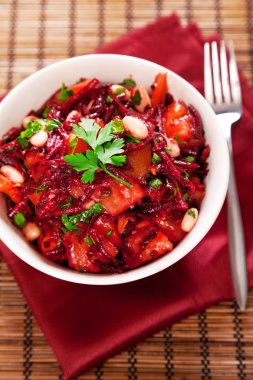 Domates ve kırmızı pancar salatası