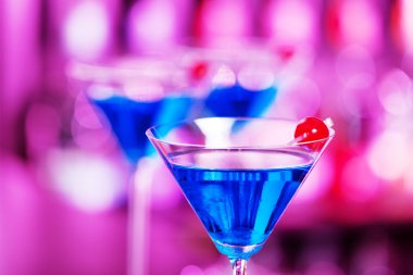 Mavi Martini kokteyl