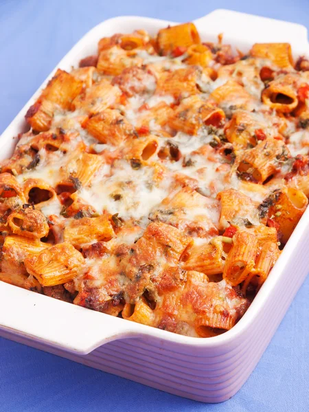 Maccheroni al forno con carne e formaggio — Foto Stock