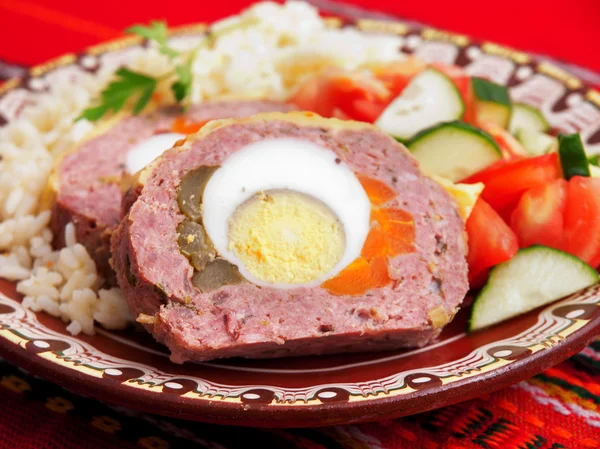 Meatloaf with salad on plate — Stock Photo, Image