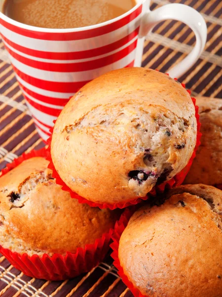 Berry muffins med kaffe — Stockfoto