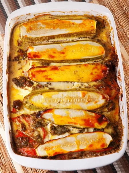 Zucchini-Auflauf mit Käse — Stockfoto