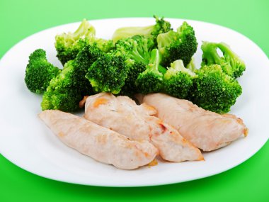 Brokoli ile tavuk göğsü