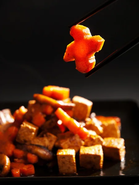 Tofu tailandês com cenouras — Fotografia de Stock