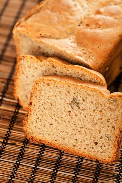 Fatias de pão caseiro — Fotografia de Stock
