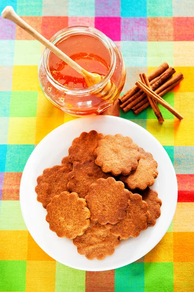 Biscoitos de mel com canela — Fotografia de Stock