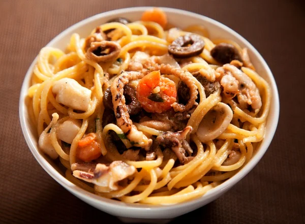 Seafood spaghetti in bowl — Stock Photo, Image