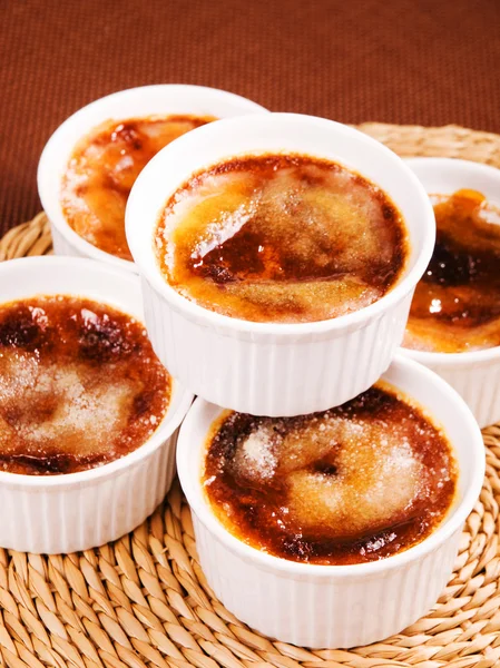 Creme brulee efterrätt — Stockfoto