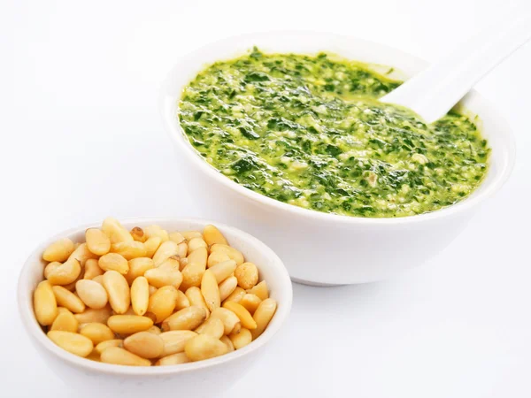 Salsa al pesto in ciotola — Foto Stock