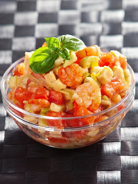 Tomato, shrimps and avocado salad — Stock Photo, Image