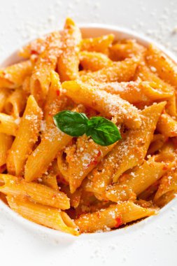 Pasta krema ve biber ile