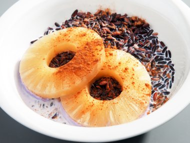 Yabani pirinç süt ve ananas