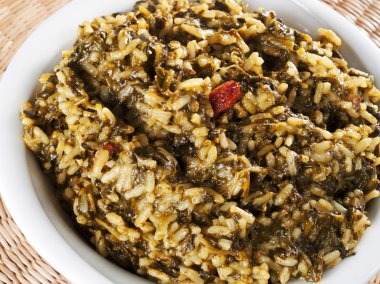 Pirinç ıspanaklı plaka