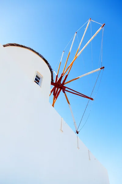 Moinho de vento em Santorini — Fotografia de Stock