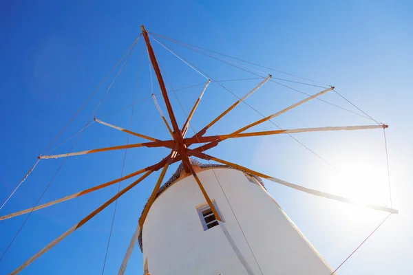 イア、サントリーニ島の風車 — ストック写真