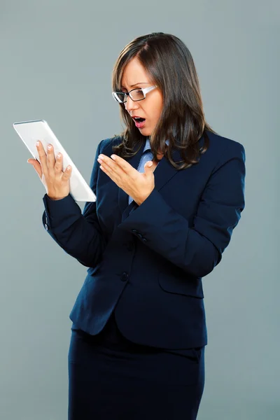 Businesswoman holding tablet — Stock Photo, Image