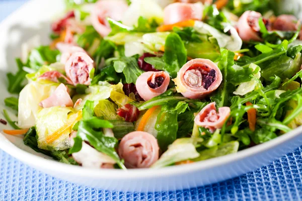 Ensalada saludable hecha de lechuga — Foto de Stock