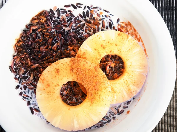 Wild rice with milk and pineapple — Stock Photo, Image