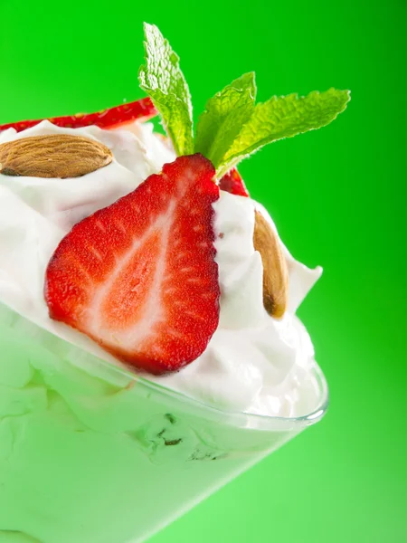 Strawberry cream in glass — Stock Photo, Image