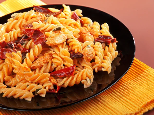 Fusilli with chicken and tomatoes — Stock Photo, Image