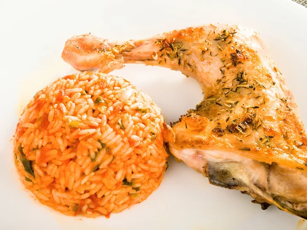 Pollo con arroz en plato — Foto de Stock