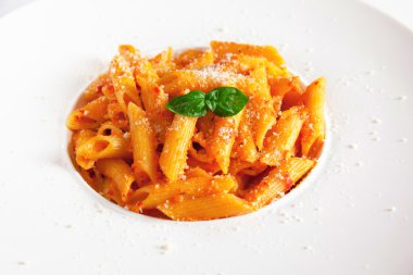 Krem ve biber ile Penne