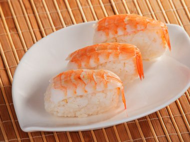 nigiri suşi karidesli