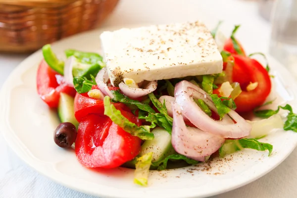 Greek salad in restaurant — Stock Photo, Image