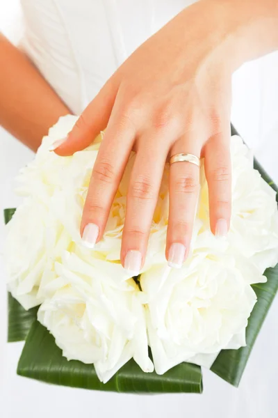 Bride's hand over roses — Stock Photo, Image