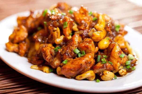 Kaju fıstığı ile Tay tavuk