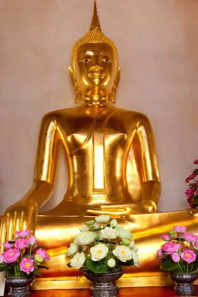 Buddha statue in Wat Saket — Stock Photo, Image