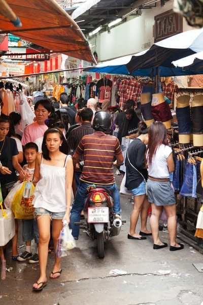 Busy market street in Bangkok — Stock Photo, Image