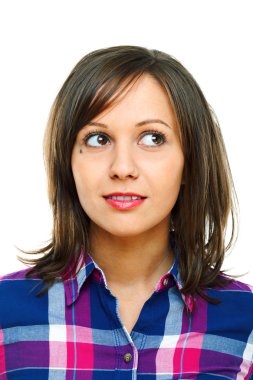 Genç kadın başka tarafa bakıyor.