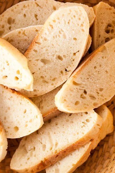 Fatias de baguetes caseiras em fatias — Fotografia de Stock