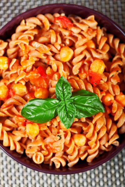 Fusilli pasta met kikkererwten — Stockfoto