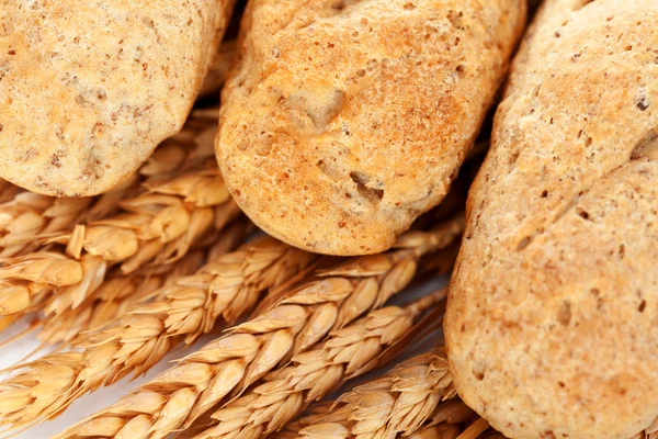 Baguetes caseiras com trigo — Fotografia de Stock