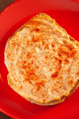 Dilim ekmek daldırma ile