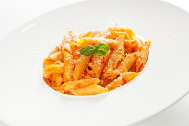 Krem ve biber ile Penne