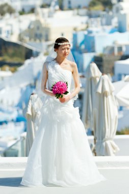 Genç Asyalı gelin fotoğraf oturumunda